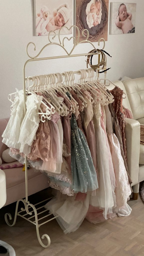 Weihnachtsminis 2024 Kleider